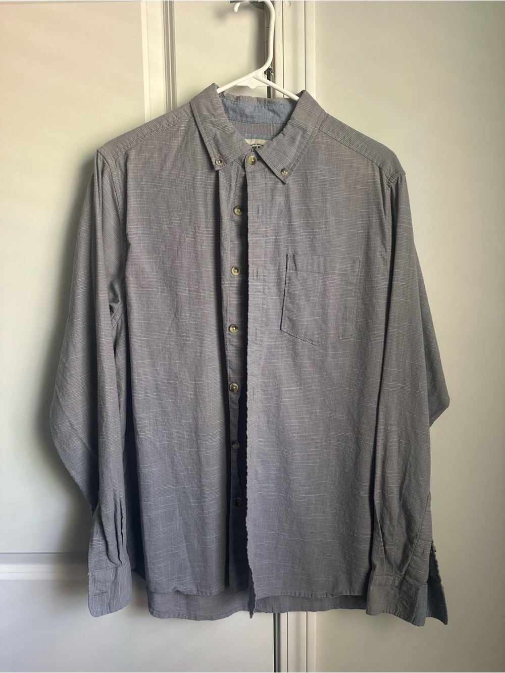 Men's Casual Button-Down Shirt in Light Gray